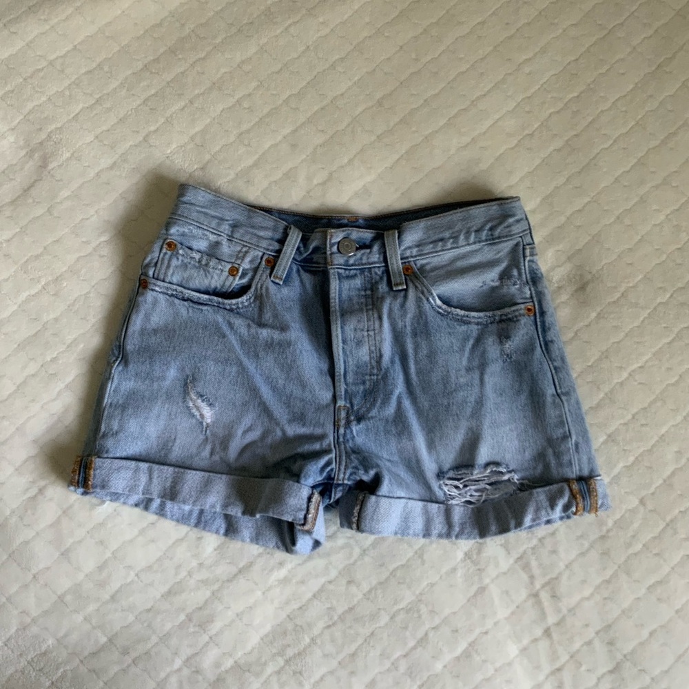 Levi's 501 Shorts Ripped Light Wash 26